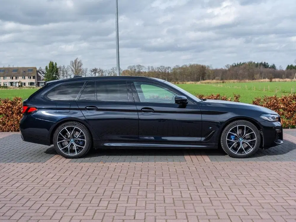 BMW 5-serie Touring 530e xDrive Business Edition Plus uit 2022, foto 14