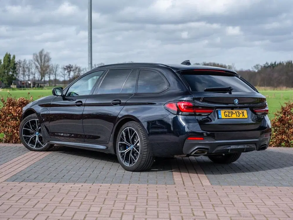 BMW 5-serie Touring 530e xDrive Business Edition Plus uit 2022, foto 15