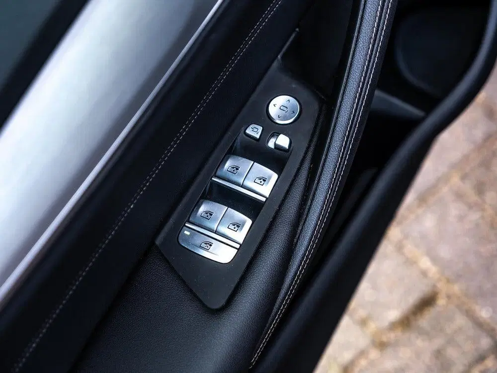BMW 5-serie Touring 530e xDrive Business Edition Plus uit 2022, foto 16