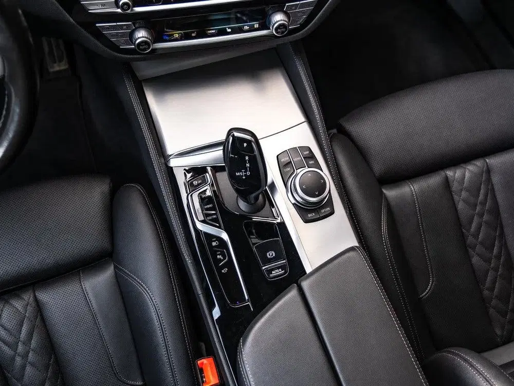 BMW 5-serie Touring 530e xDrive Business Edition Plus uit 2022, foto 17