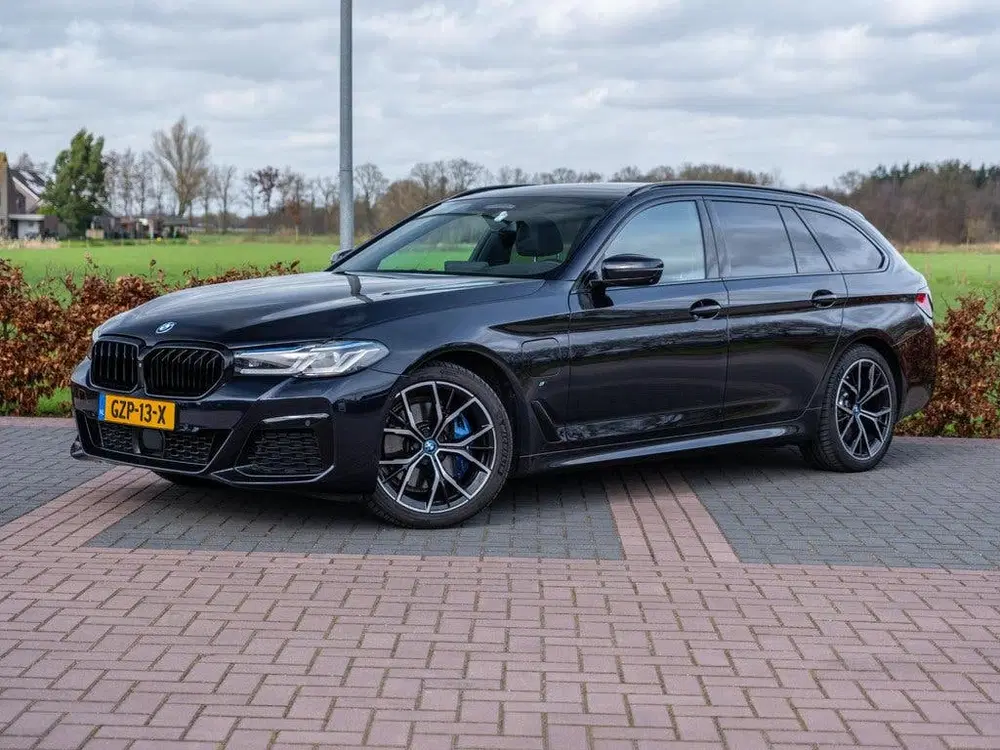 BMW 5-serie Touring 530e xDrive Business Edition Plus uit 2022, foto 2
