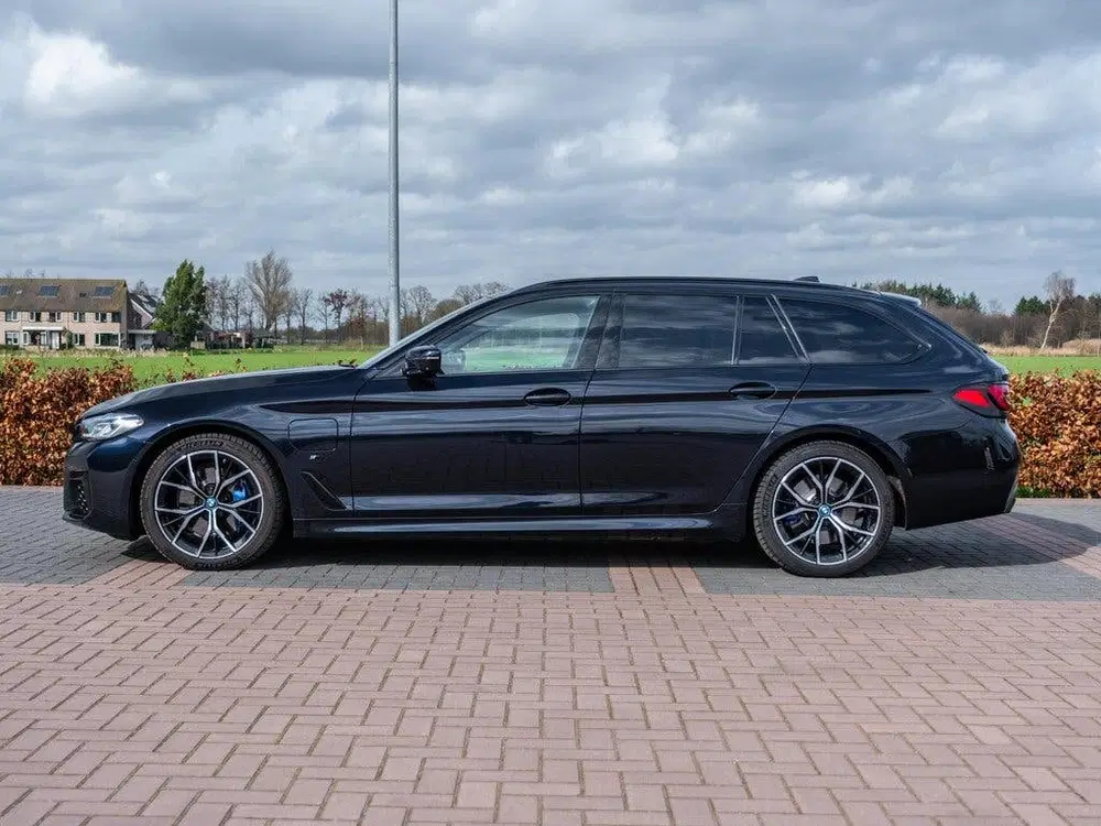 BMW 5-serie Touring 530e xDrive Business Edition Plus uit 2022, foto 4