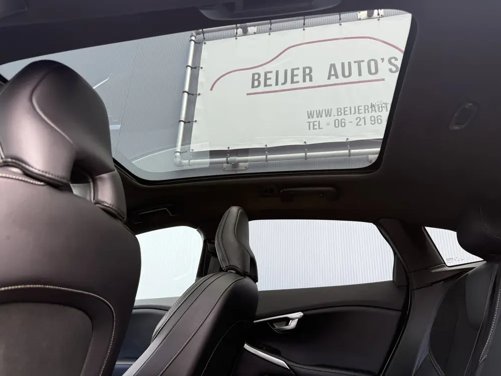 Volvo V40 1.5 T3 Polar+ Sport Automaat R-Design/Pano/Navigat uit 2019, foto 11