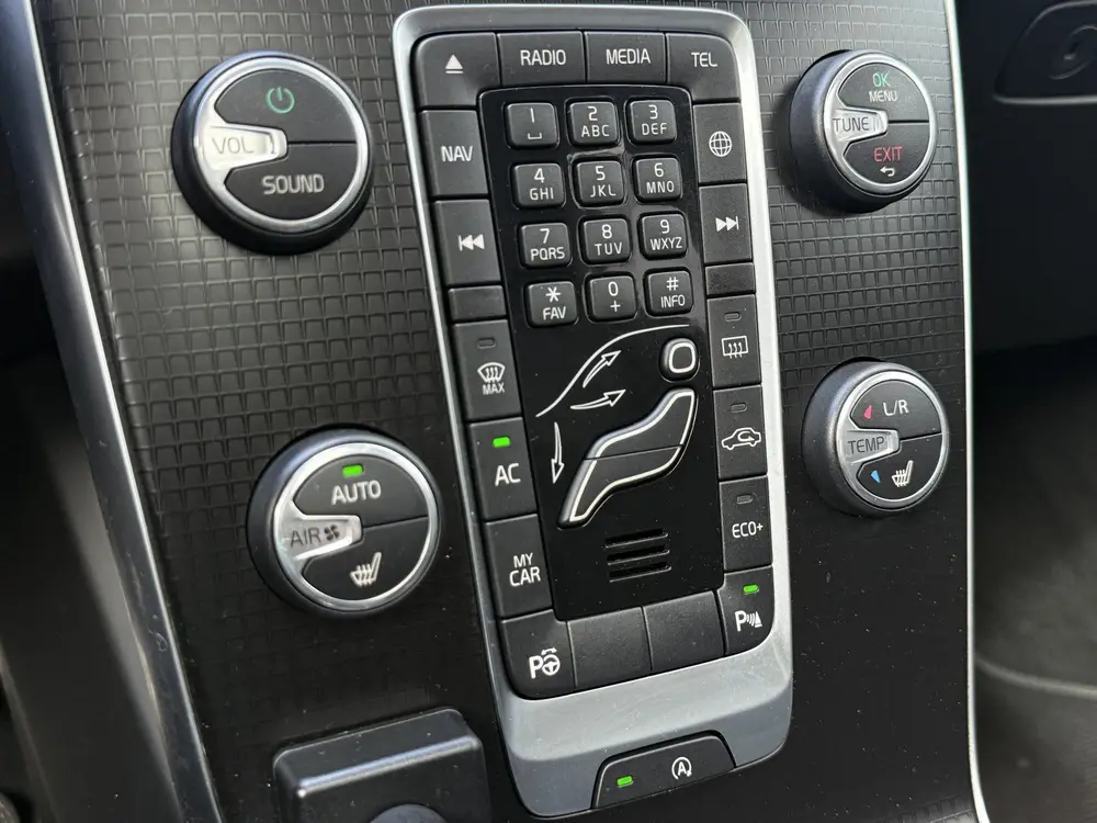 Volvo V40 1.5 T3 Polar+ Sport Automaat R-Design/Pano/Navigat uit 2019, foto 15