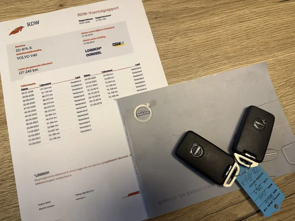 Volvo V40 1.5 T3 Polar+ Sport Automaat R-Design/Pano/Navigat uit 2019, foto 16