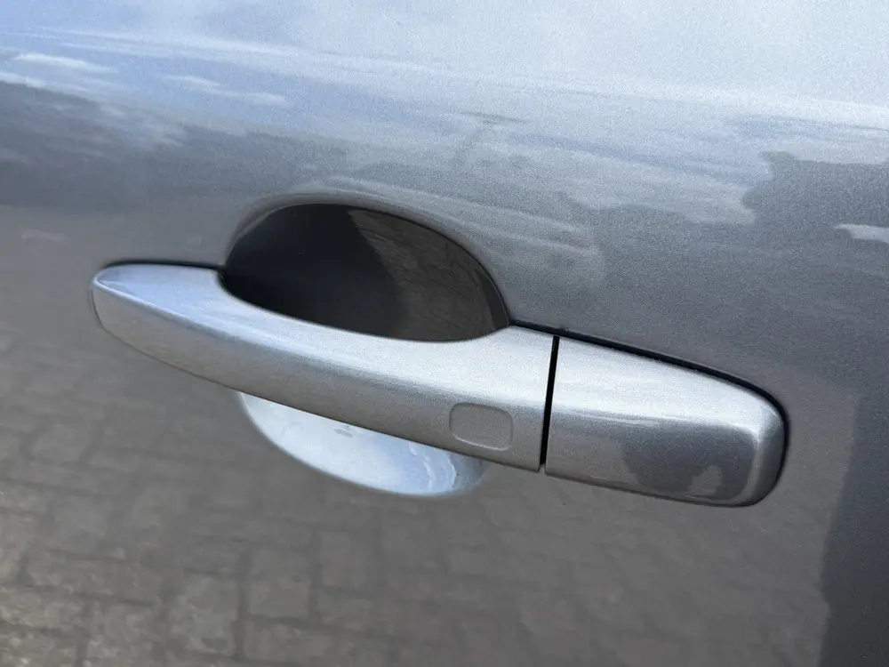 Volvo V40 1.5 T3 Polar+ Sport Automaat R-Design/Pano/Navigat uit 2019, foto 18