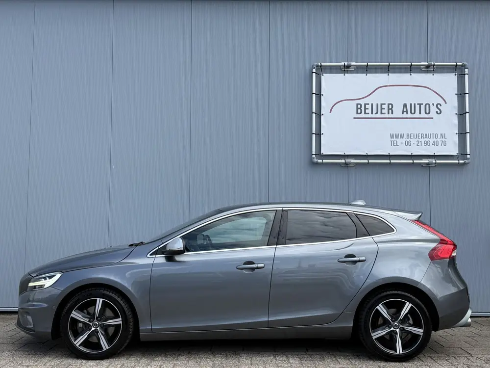 Volvo V40 1.5 T3 Polar+ Sport Automaat R-Design/Pano/Navigat uit 2019, foto 4