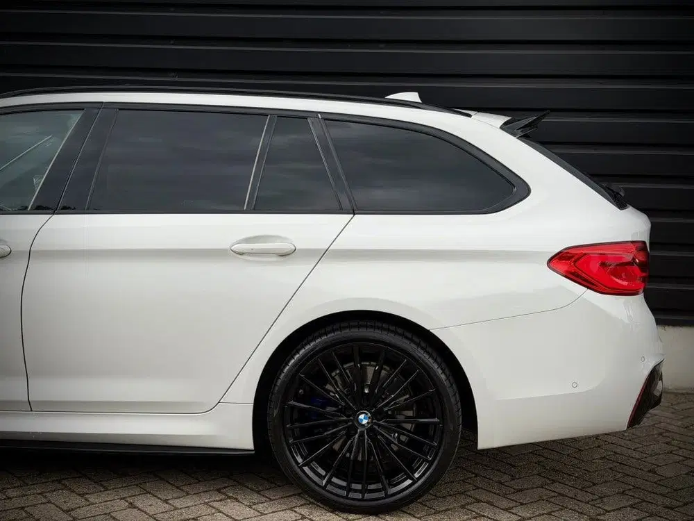 BMW 5-serie 5 Serie Touring 540i xDrive M-PERF. PANO uit 2020, foto 17