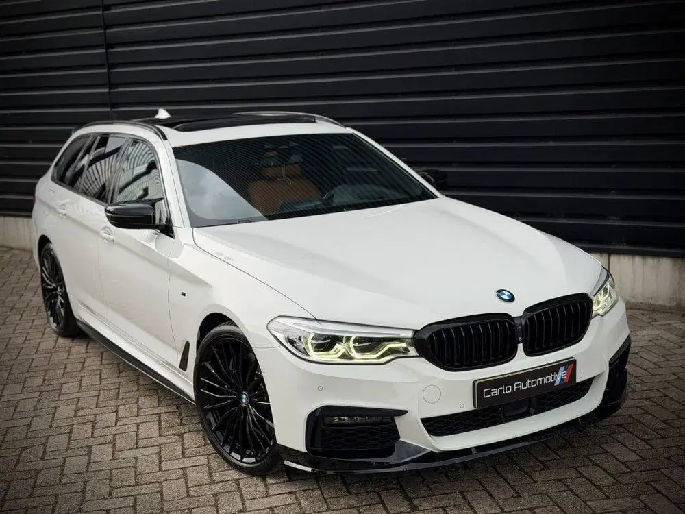 BMW 5-serie 5 Serie Touring 540i xDrive M-PERF. PANO uit 2020, foto 2