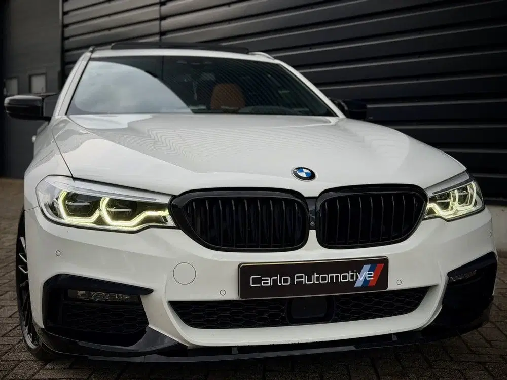 BMW 5-serie 5 Serie Touring 540i xDrive M-PERF. PANO uit 2020, foto 4