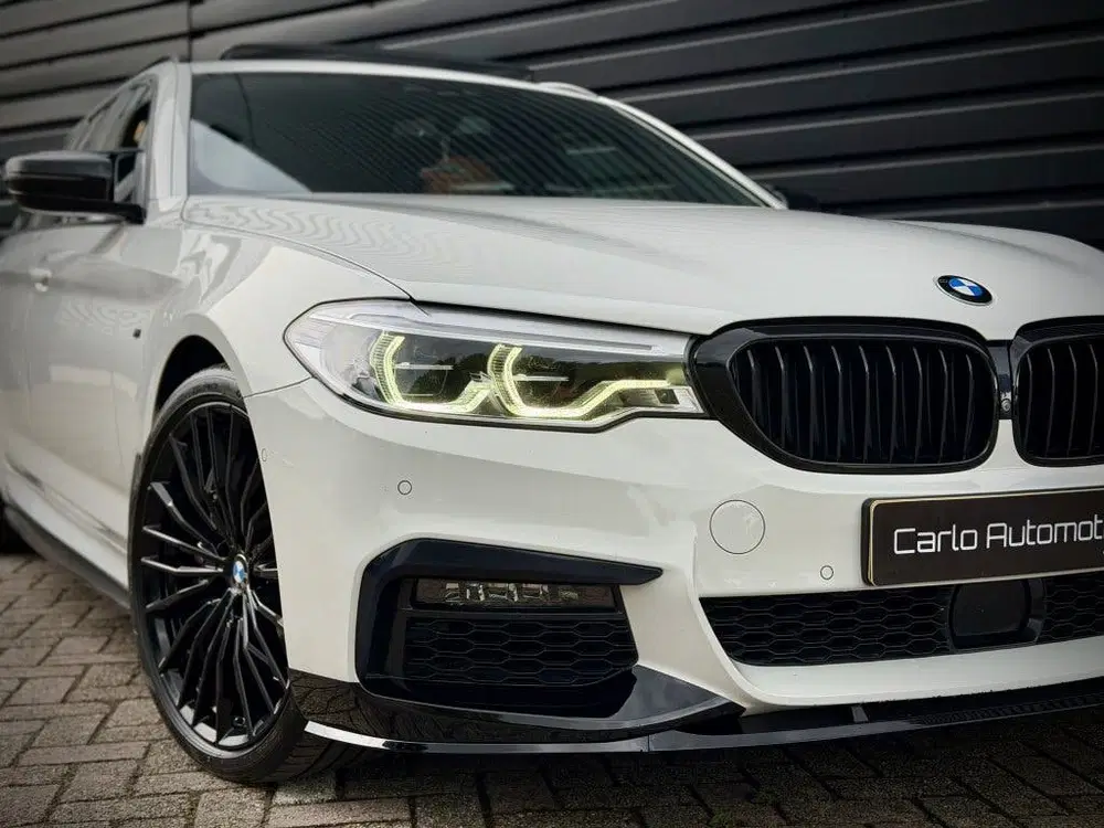 BMW 5-serie 5 Serie Touring 540i xDrive M-PERF. PANO uit 2020, foto 6