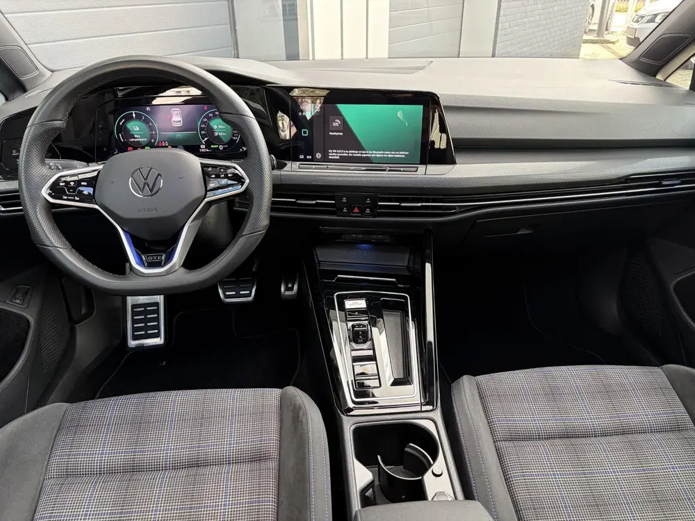 Volkswagen Golf 1.4 eHybrid GTE | Pano | Camera | Keyless | uit 2024, foto 11