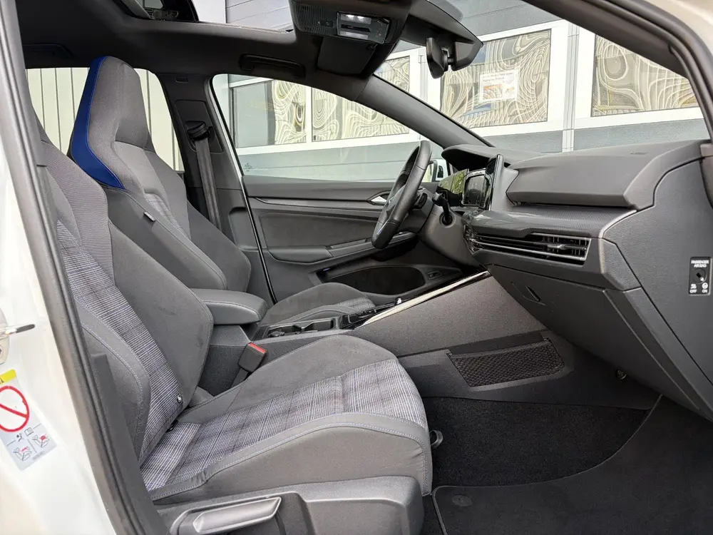 Volkswagen Golf 1.4 eHybrid GTE | Pano | Camera | Keyless | uit 2024, foto 14
