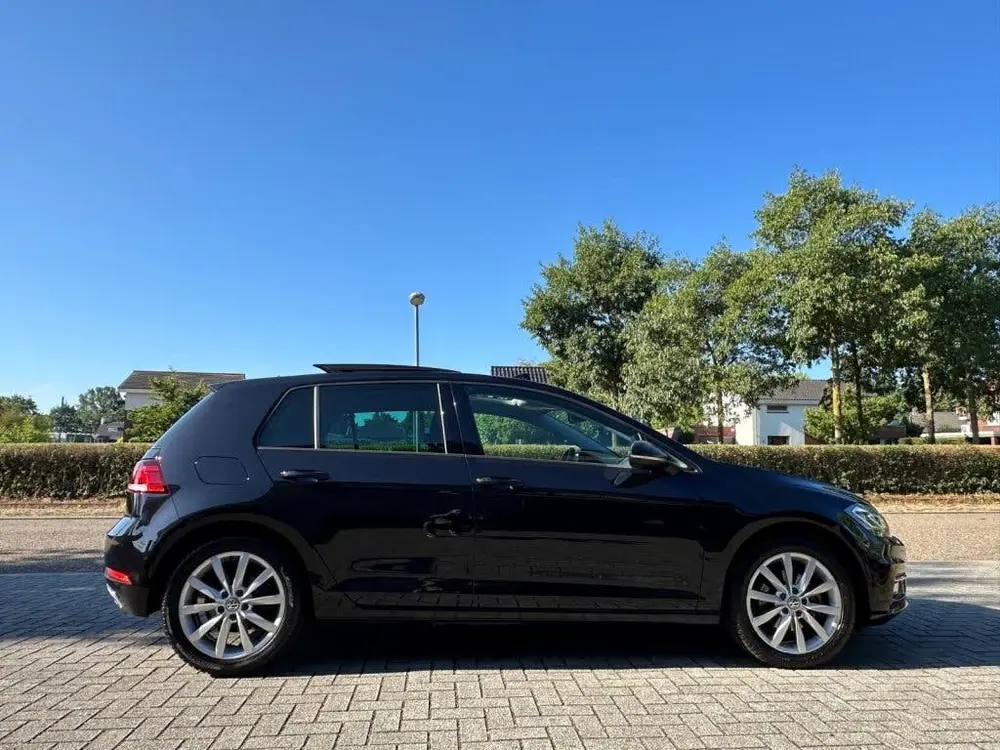 Volkswagen Golf 1.5 TSI Highline Aut. I Pano I Navi I Stoelv uit 2019, foto 5
