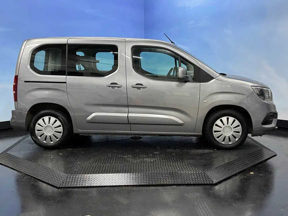 Opel Combo Life Turbo Edition uit 2019, foto 10