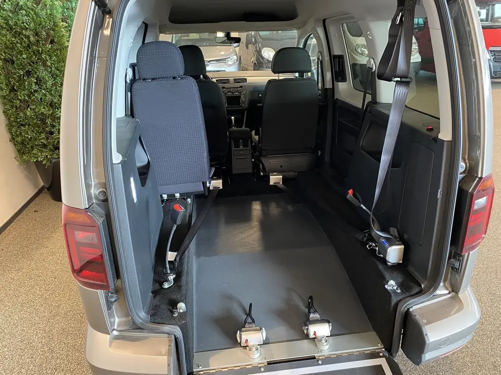 Volkswagen Caddy L1 Rolstoelauto Automaat 3+1 uit 2019, foto 4