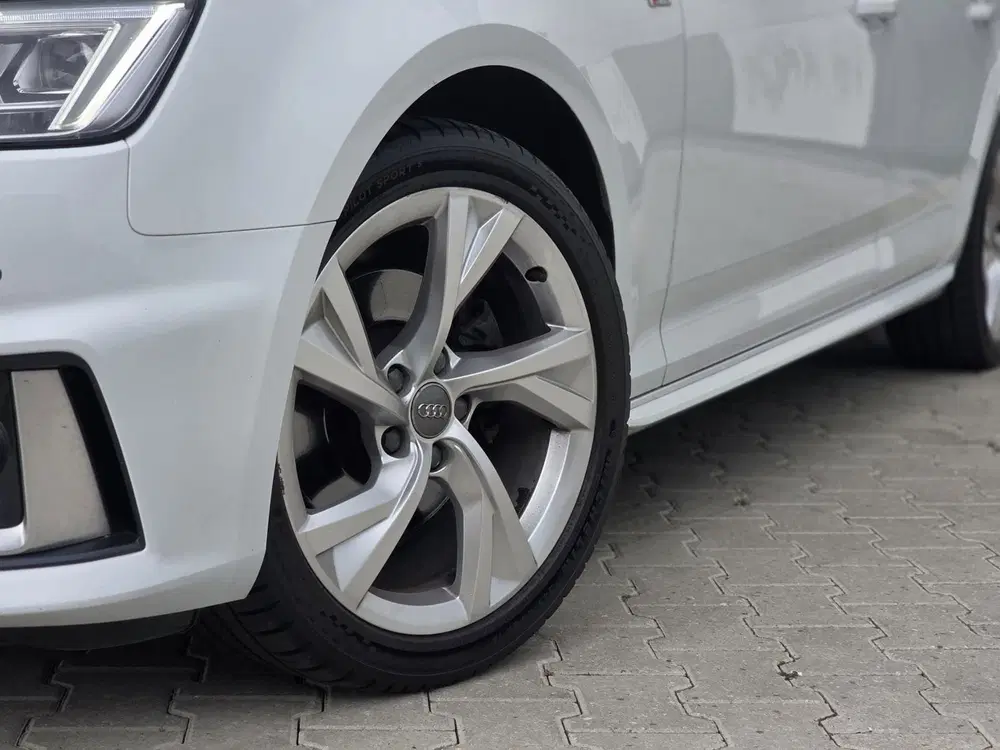 Audi A4 40 TFSI S line uit 2019, foto 3