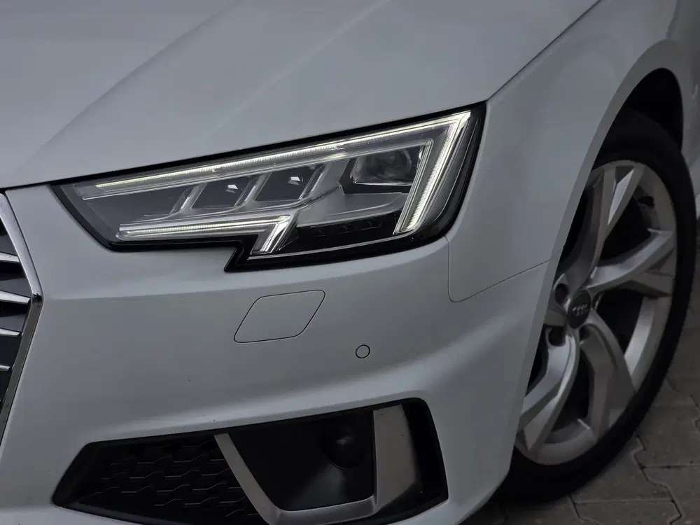 Audi A4 40 TFSI S line uit 2019, foto 4