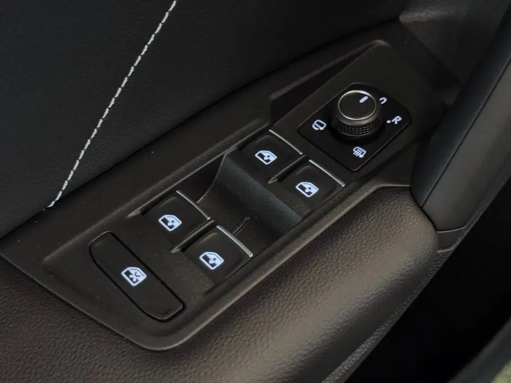 Volkswagen Tiguan 1.5 TSI R-Line Business Black Style Pano T uit 2023, foto 18