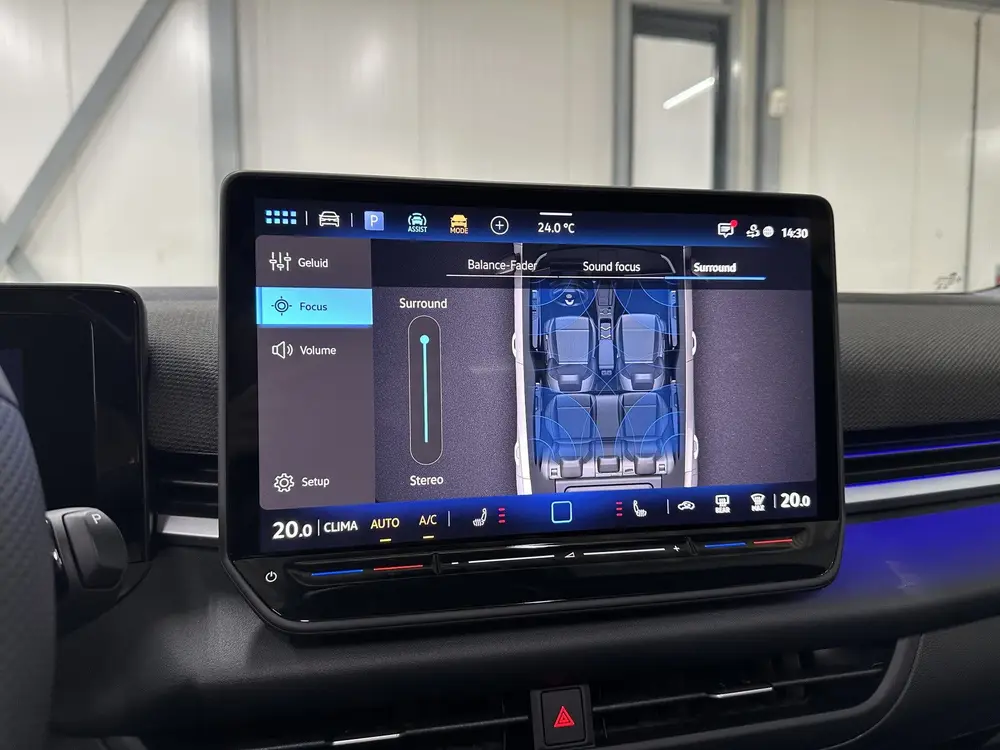 Volkswagen T-Roc 1.5 eTsi R-Line First Edition | H&K | Trekh uit 2026, foto 20