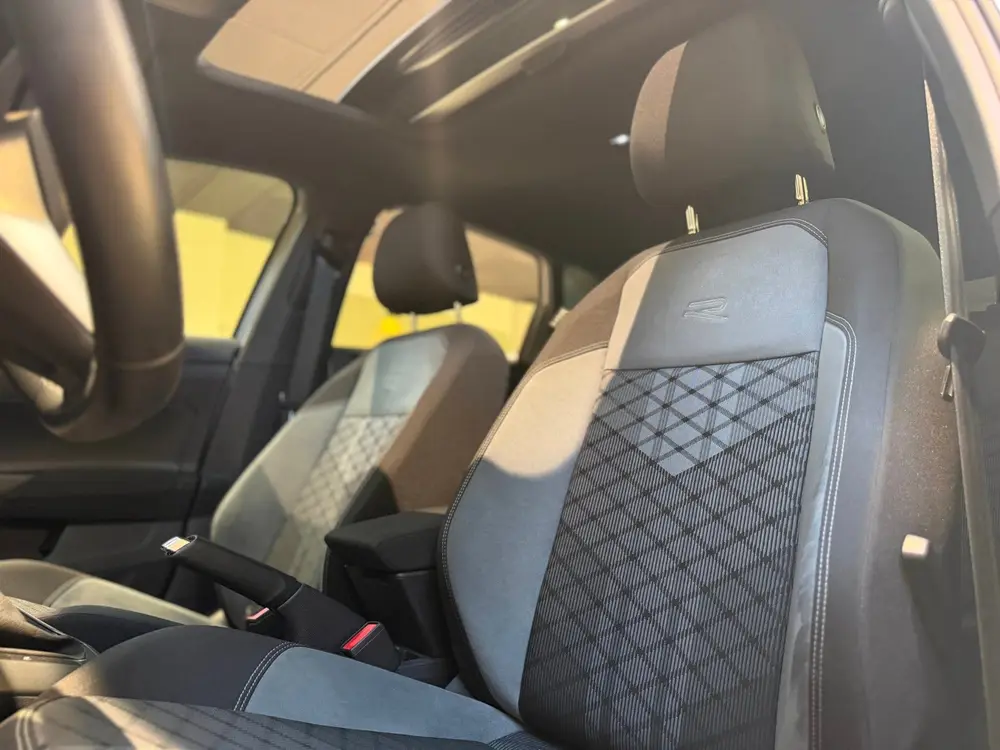 Volkswagen Taigo 1.0 TSI 3x R-Line |Pano|Virtual Cockpit|Car uit 2022, foto 4