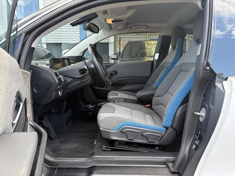 BMW i3 Basis 120Ah 42 kWh 170pk uit 2021, foto 13
