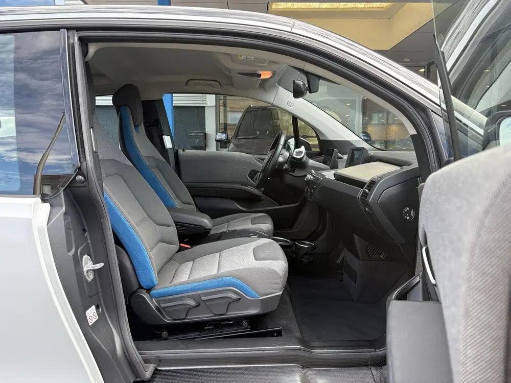 BMW i3 Basis 120Ah 42 kWh 170pk uit 2021, foto 5