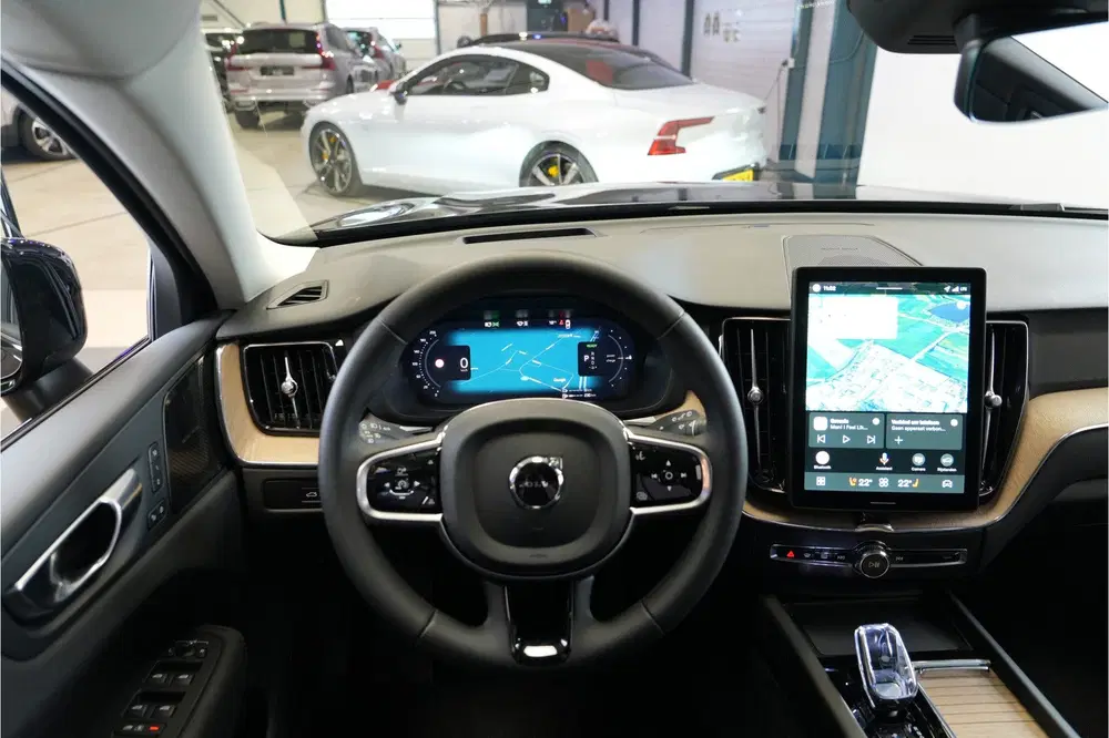 Volvo XC60 2.0 T6 AWD 293kW uit 2025, foto 12