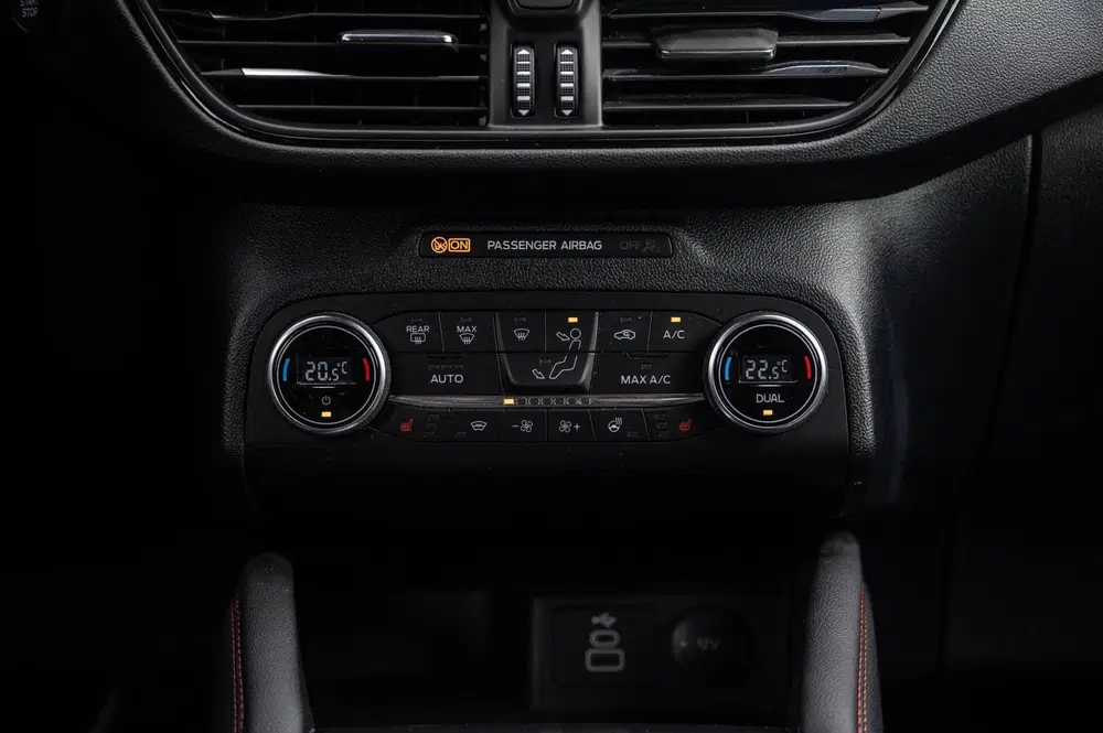 Ford Kuga 2.5 PHEV ST-Line X PANO TREKHAAK ADAPTIVE uit 2022, foto 19