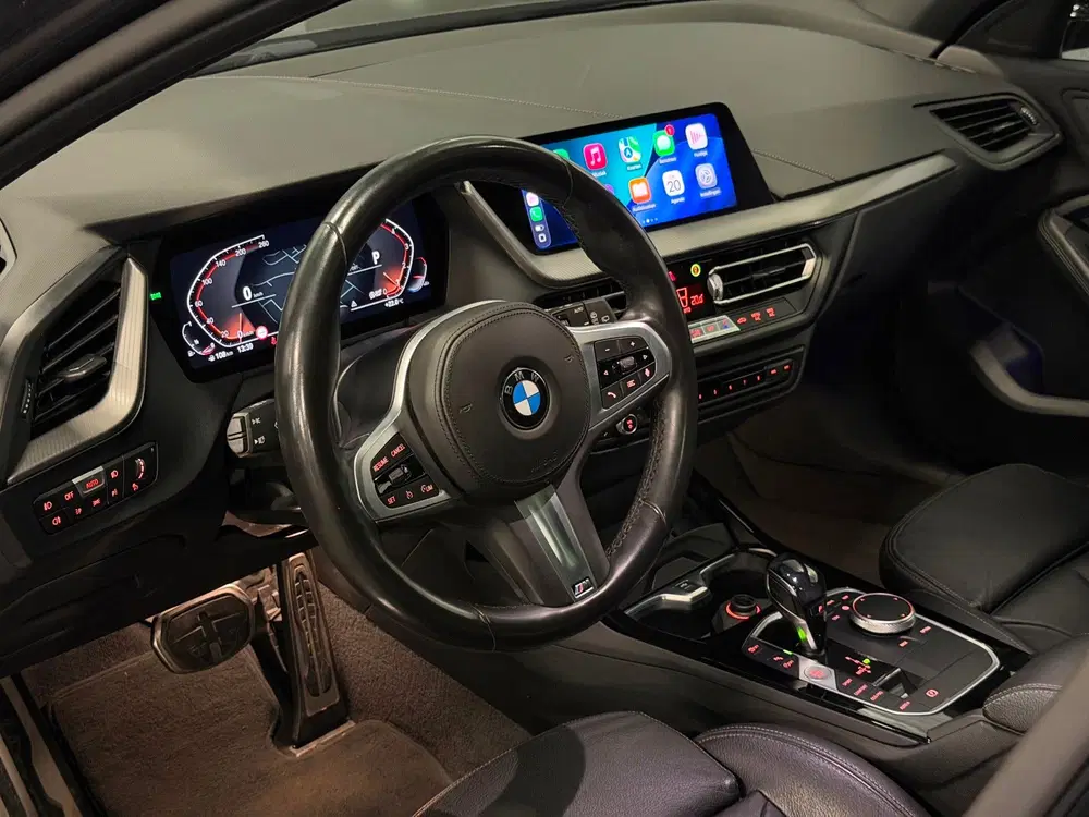 BMW 1-serie 118i M-Sport LED uit 2020, foto 2