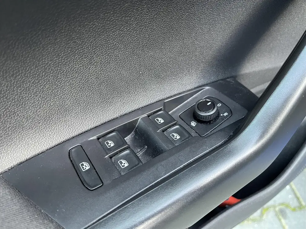 Volkswagen Taigo 1.0 TSI 95PK Life Business + NAVI + CLIMA + uit 2023, foto 17