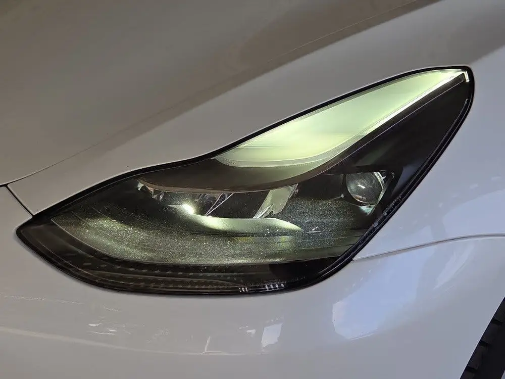 Tesla Model 3 uit 2021, foto 10