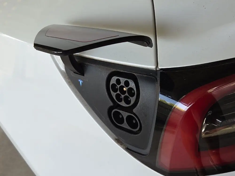 Tesla Model 3 uit 2021, foto 11