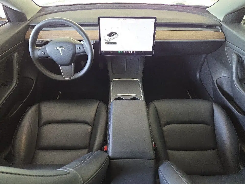 Tesla Model 3 uit 2021, foto 5