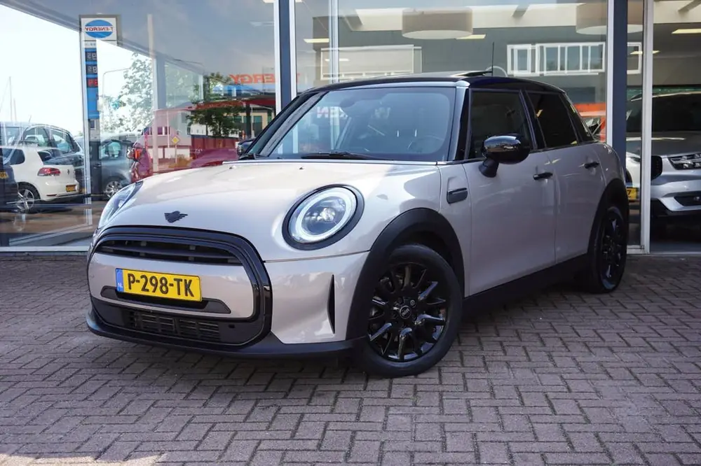 Mini Cooper 5-Deurs 1.5 Cooper Business Edition Automaat | Airco | uit 2022