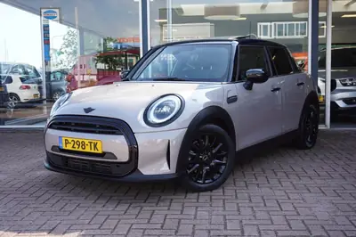 Mini Cooper 5-Deurs 1.5 Cooper Business Edition Automaat | Airco | uit 2022