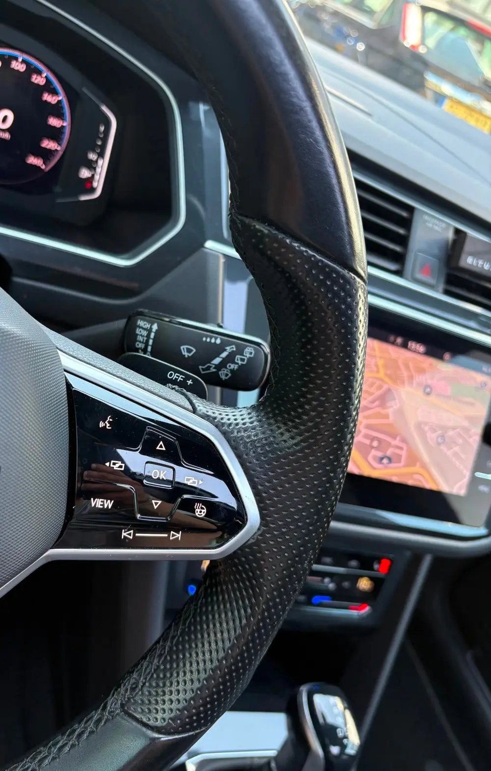Volkswagen Tiguan 1.5 TSI 3x R-LINE/PANO/CARPLAY/CAMERA uit 2021, foto 17