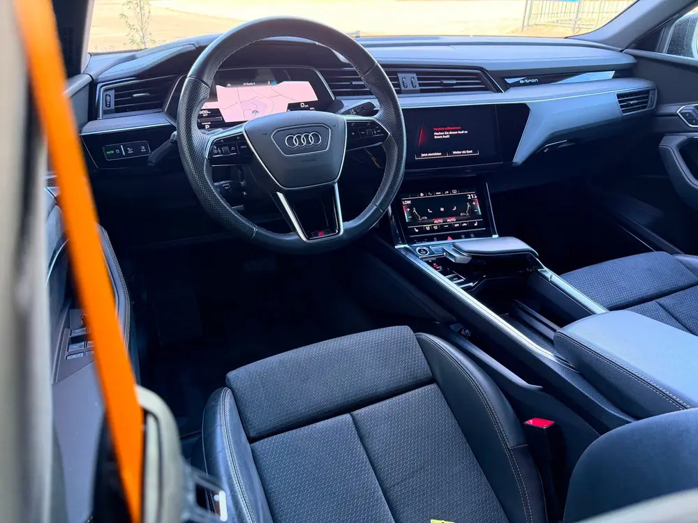 Audi e-tron 55 Black Ed uit 2022, foto 2