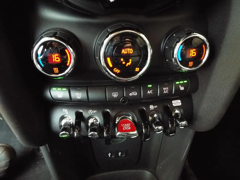 Mini Cabrio 1.5 One Chili CABRIO-STOELVERW-CLIMA-NL AUT uit 2019, foto 14