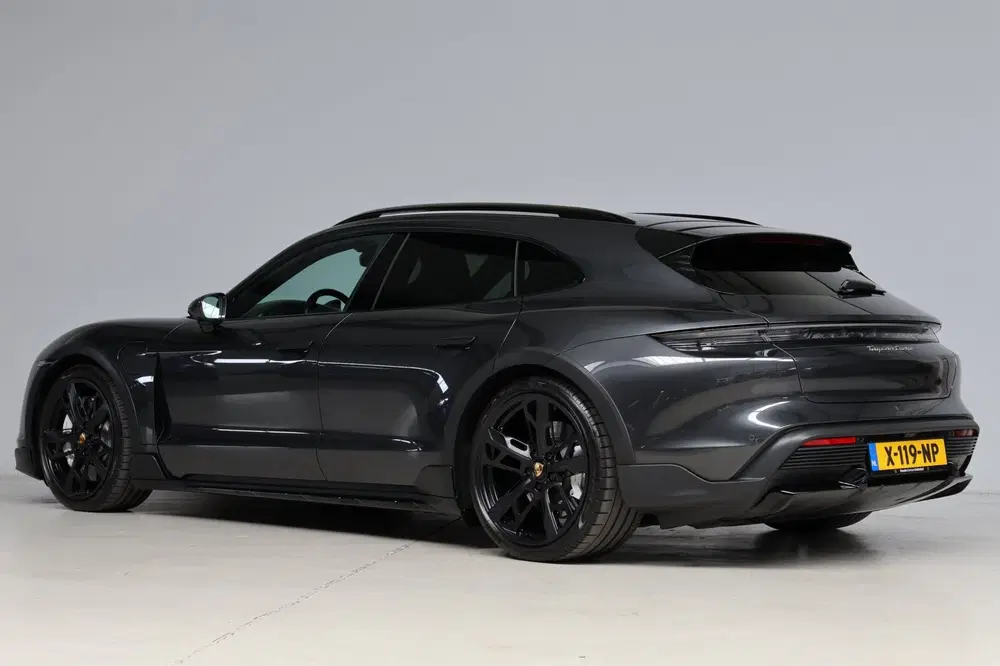 Porsche Taycan Turbo 93 kWh uit 2024, foto 17
