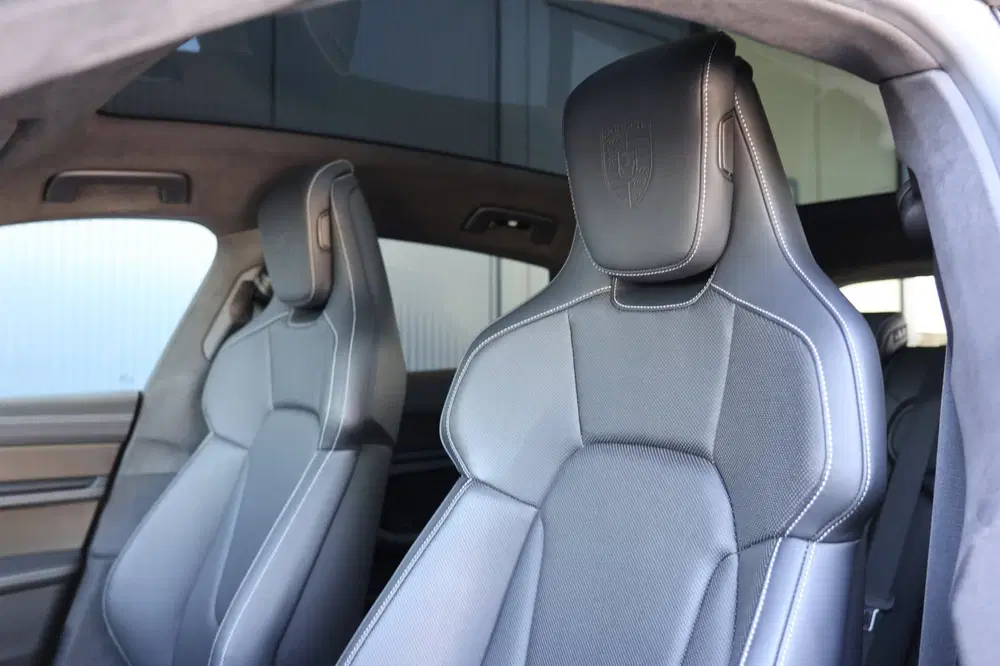Porsche Taycan Turbo 93 kWh uit 2024, foto 20