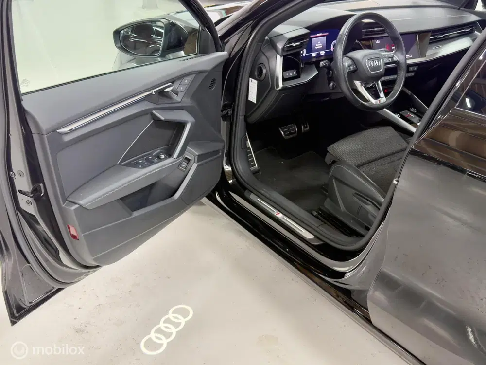 Audi A3 30 TFSI S edition uit 2021, foto 12