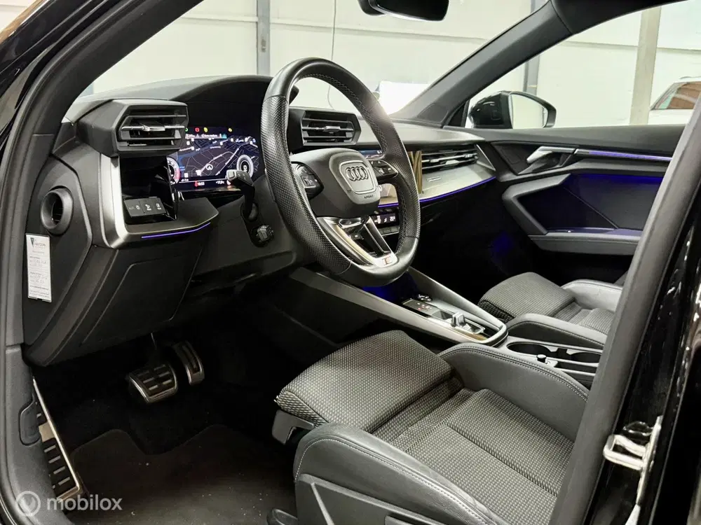 Audi A3 30 TFSI S edition uit 2021, foto 4