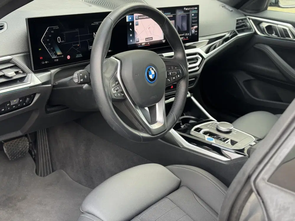 BMW i4 eDrive35 High Executive 70 kWh SPORT LINE uit 2023, foto 10