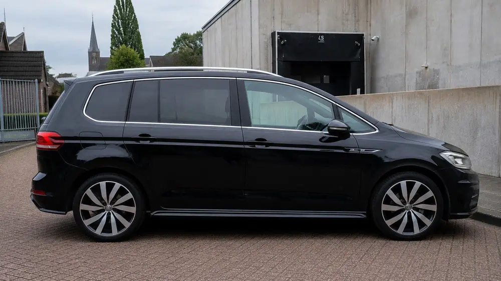 Volkswagen Touran 1.5 TSI R-Line | 7-persoons | NIEUWE MOTOR uit 2019, foto 2