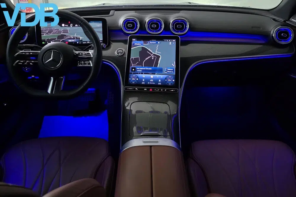 Mercedes-Benz C-Klasse C180 AMG PANO 360 MEMORY BURMESTER VOL uit 2021, foto 11
