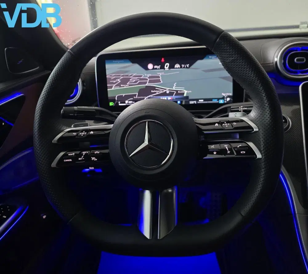 Mercedes-Benz C-Klasse C180 AMG PANO 360 MEMORY BURMESTER VOL uit 2021, foto 12