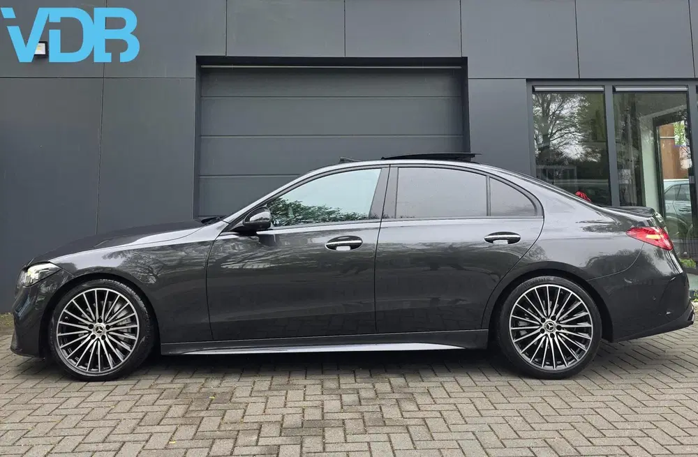 Mercedes-Benz C-Klasse C180 AMG PANO 360 MEMORY BURMESTER VOL uit 2021, foto 6