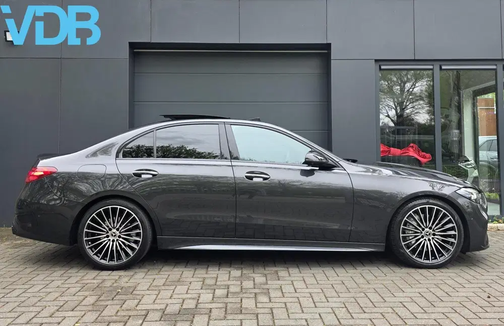 Mercedes-Benz C-Klasse C180 AMG PANO 360 MEMORY BURMESTER VOL uit 2021, foto 7