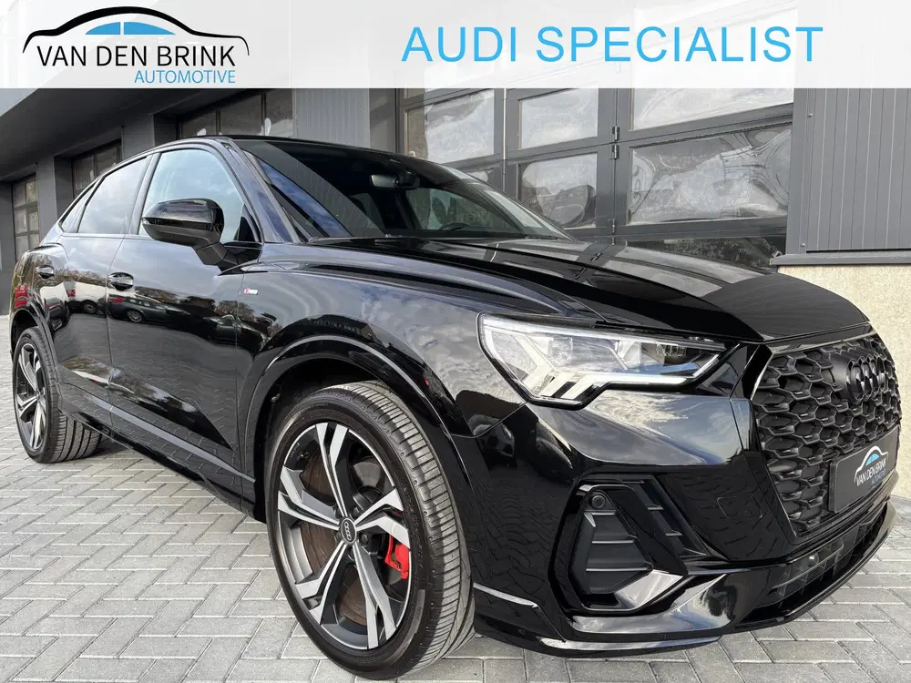 Audi Q3 35 TFSI S-Line Black Pano (bj 2022) uit 2022